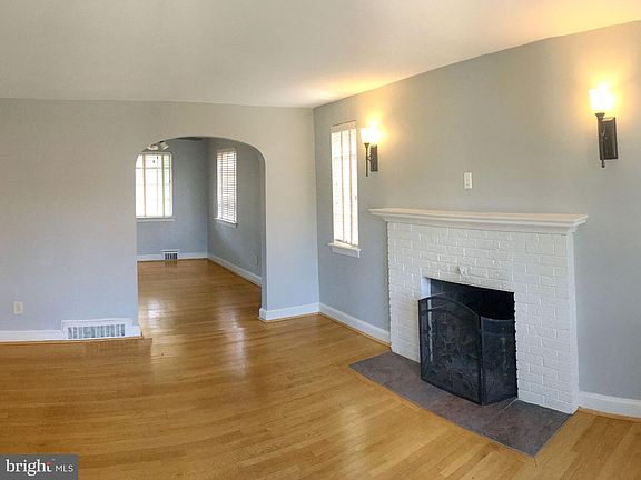 2nd image of 1320 Michigan Ave