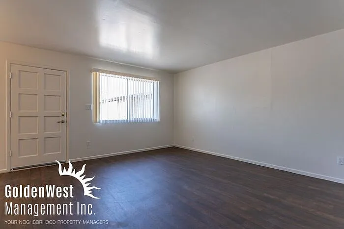 2209 W Belmont Ave #5 — Photo 2