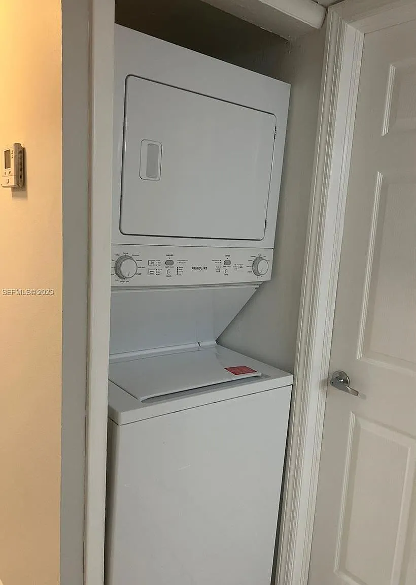 2 bed, 750 sqft, $2,100 — Photo 4