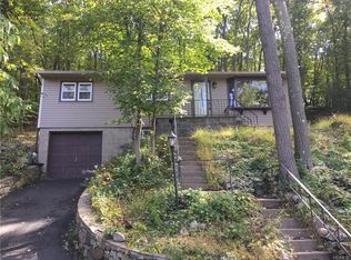 12 Cedar Ter, Sloatsburg, NY 10974