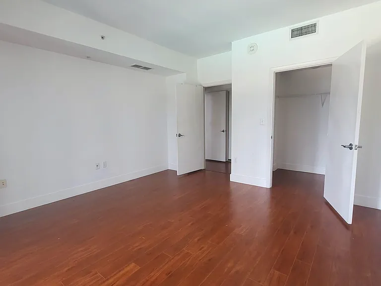 253 NE 2nd St #1004 — Photo 17
