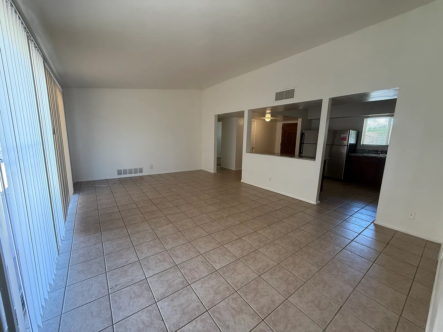 6 bed, 1854 sqft, $3,990 — Photo 4