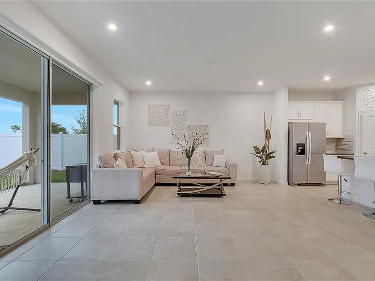 1098 Boardwalk Pl — Photo 5