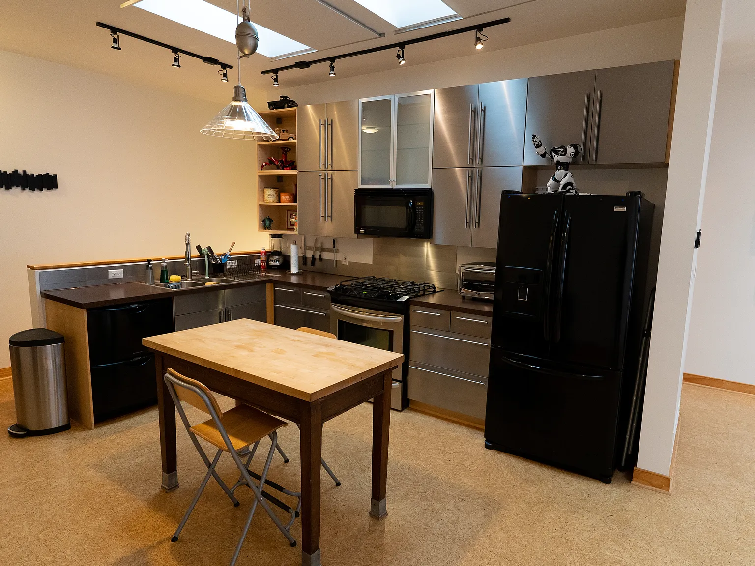 1 bed, 2.5 bath, 1200 sqft, $2,300 — Photo 2