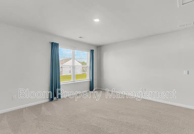 828 Lilyford Ln — Photo 32