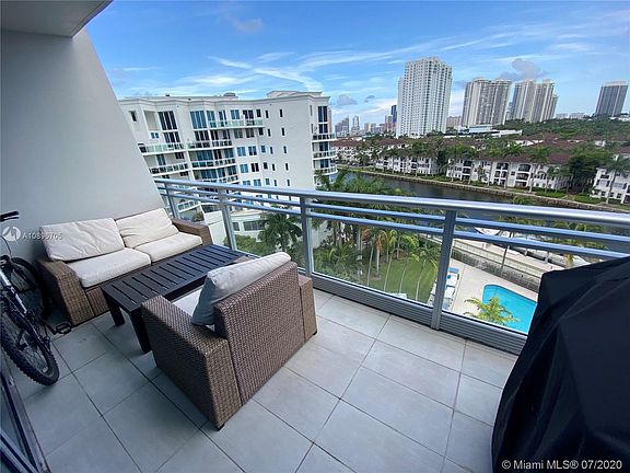 5th image of 2950 NE 188th St APT 545