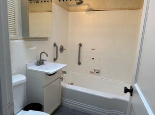 6809 Oakland St, Philadelphia, PA 19149