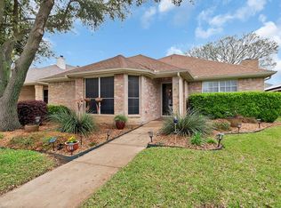 1402 Toplea Dr, Euless, TX 76040