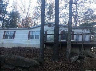 560 Daytona Ln, Saluda, NC 28773