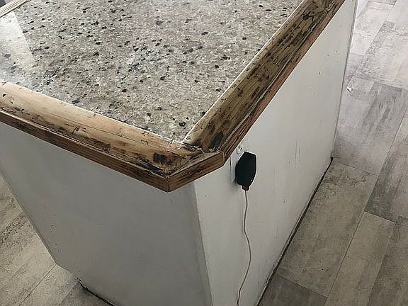 Island in middle of kitchen 