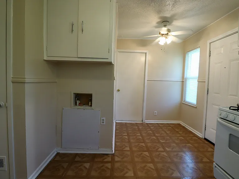 2701 Hillside Dr — Photo 12