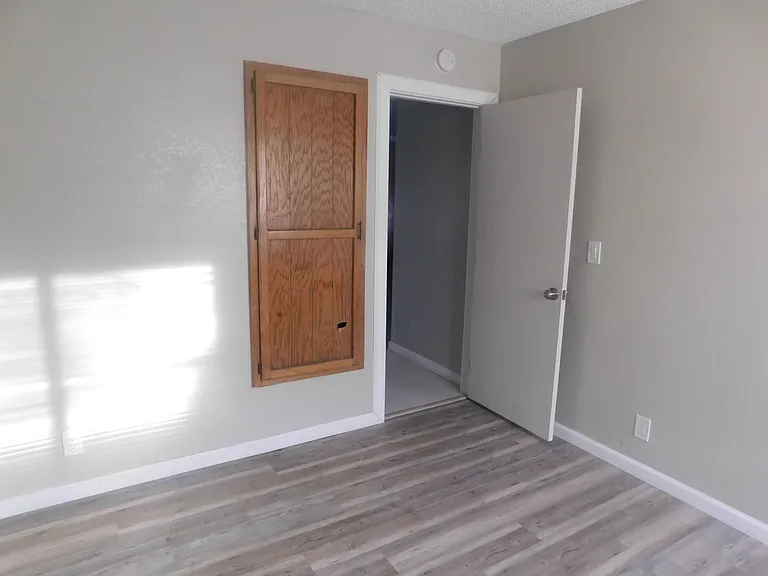 513 E Ridgecrest Blvd — Photo 20