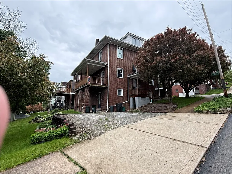 235 Center Ave — Photo 4