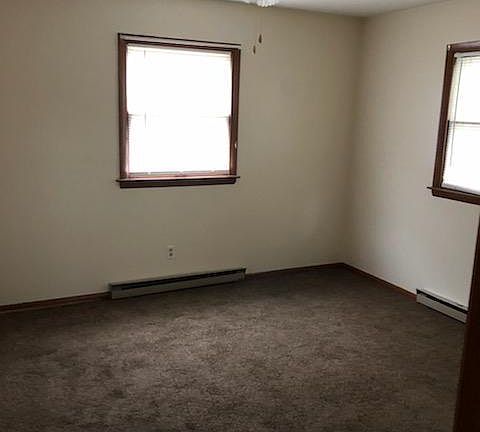 3rd image of 186 Gurley Ave