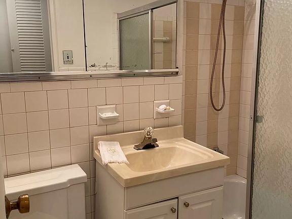 5th image of 220 E 57th St APT 12G