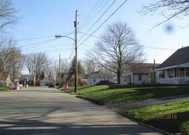 2nd image of 487 Rembrandt St