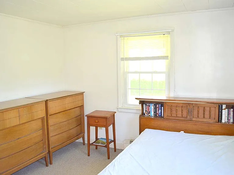 64 Hemlock Ave — Photo 15