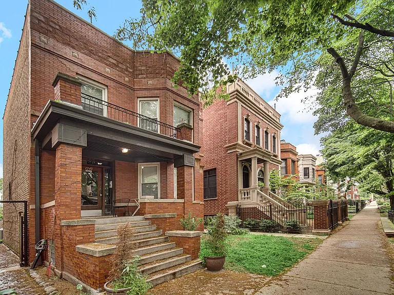 1240 W Cornelia Ave — Photo 2