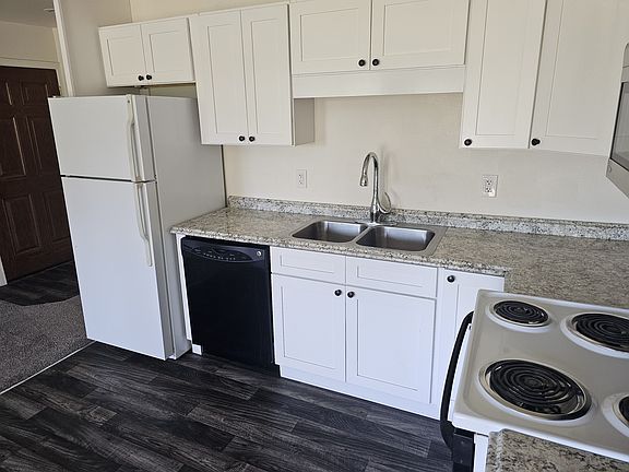 3rd image of 307 Solberg St SW Unit 15