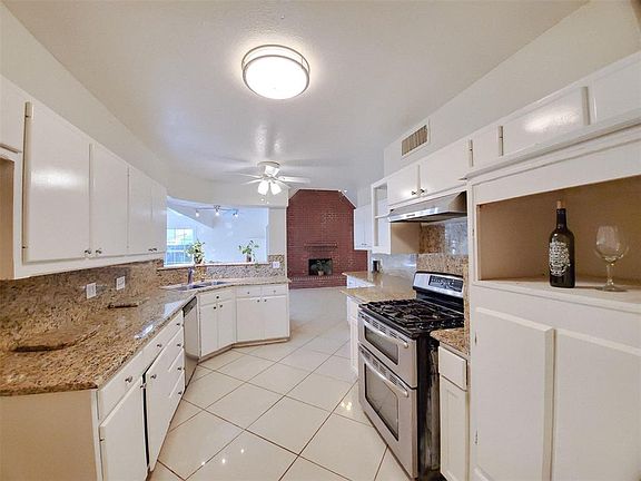 2nd image of 4404 Meadowbrook Dr