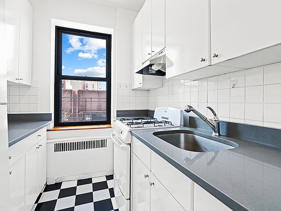 4th image of 101 E 116th St APT 2