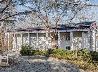 40 Spring Hollow Rd, Centerport, NY 11721