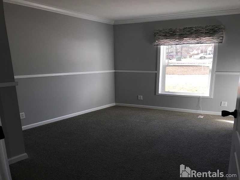 2nd image of 720 Valley View Dr