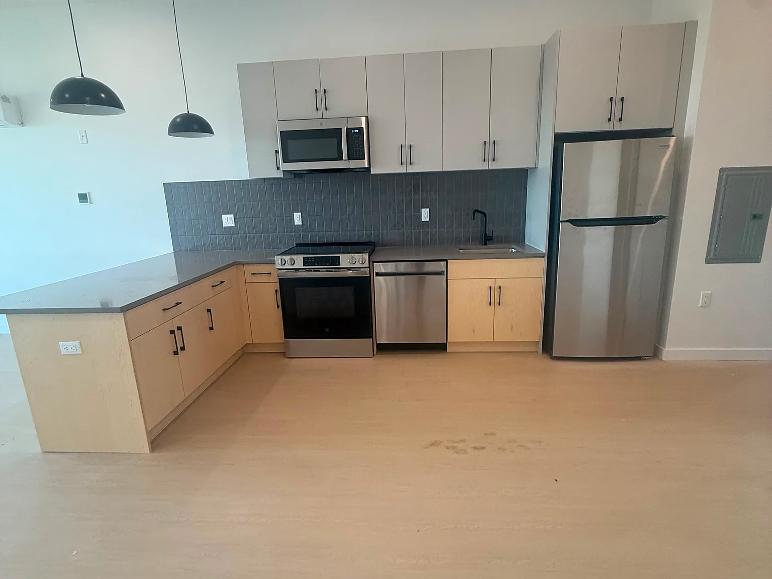 2 bed, $3,000 — Photo 1