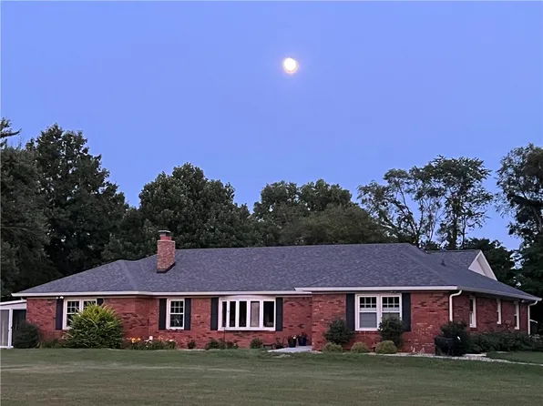 8835 E Margaret Dr, Terre Haute, IN 47803