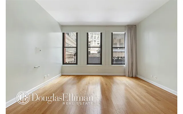 Rented by Douglas Elliman | media 14