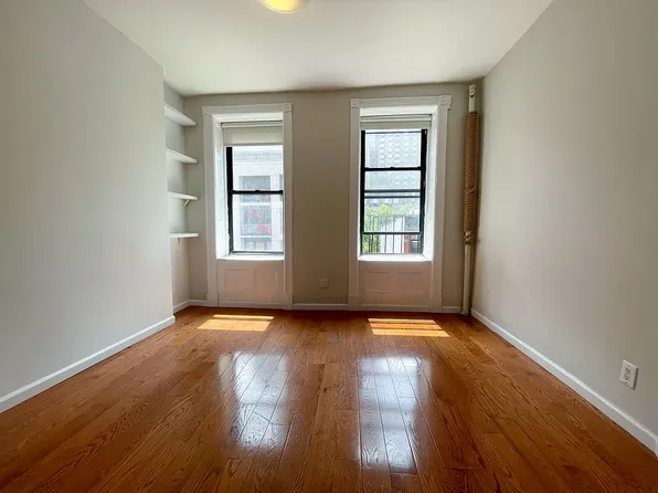 349 W 44th St APT 5FE, New York, NY 10036