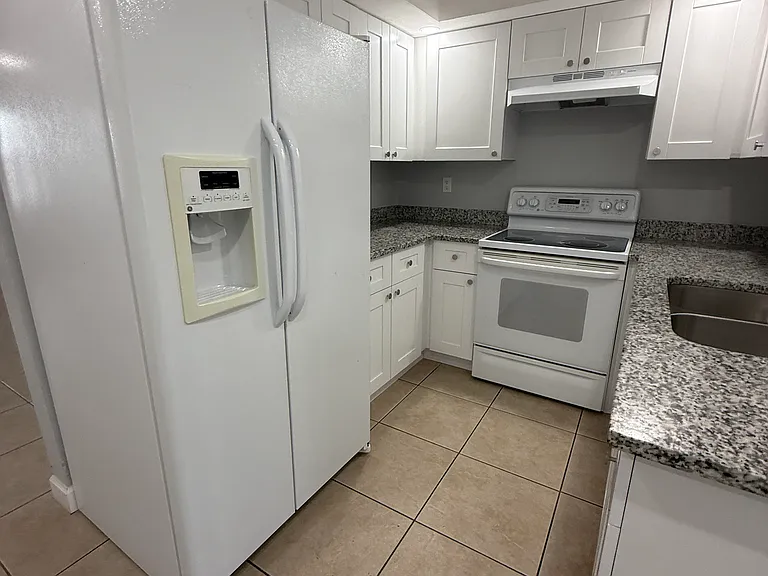 24th Pl SW — Photo 2