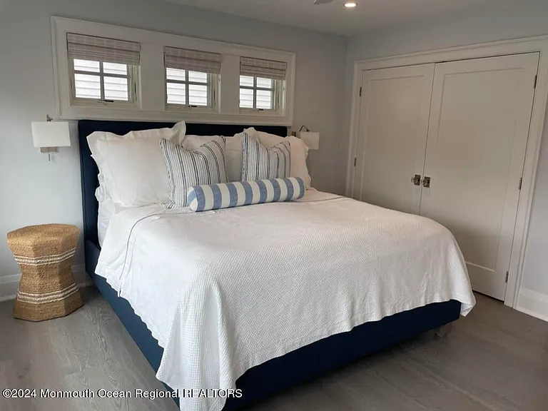 117 Sylvania Ave — Photo 30