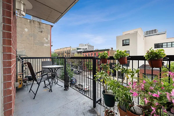 Sold by Compass | media 5