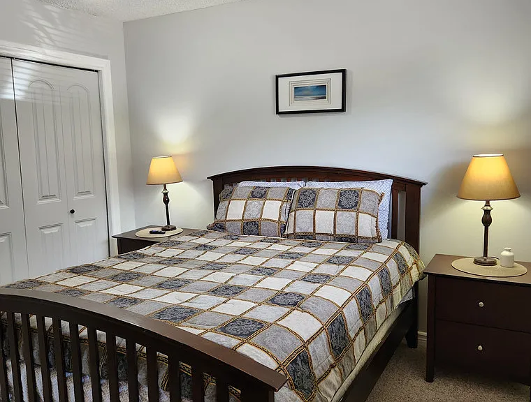 19 Newcombe Cres #M — Photo 10