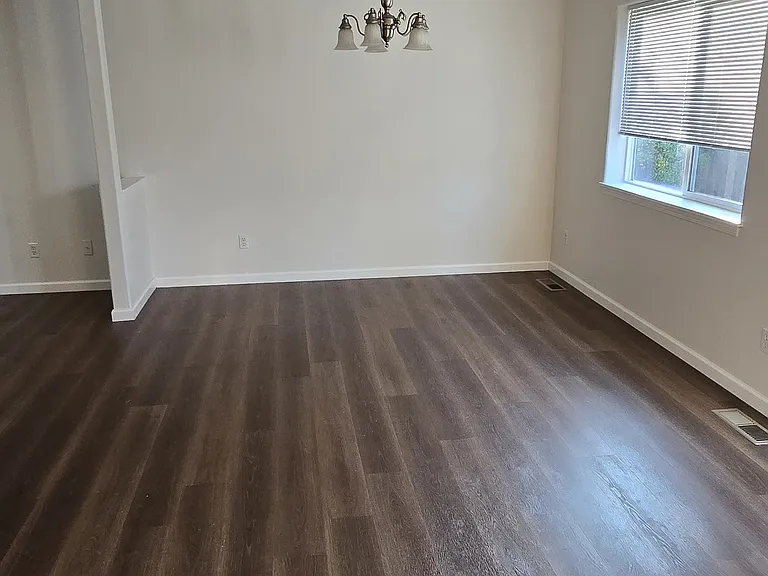 1159 SE 148th Ave — Photo 2