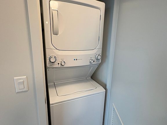 3rd image of 670 N May St #405