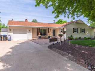 304 Radliff Rd, Bloomington, IL 61701