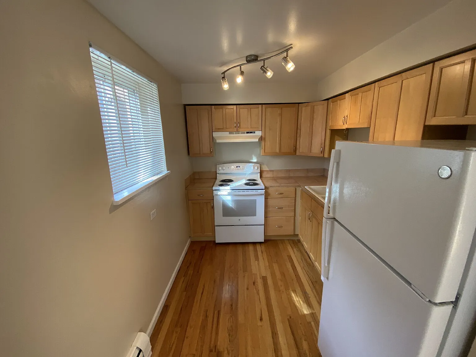 2 bed, 1.0 bath, 756 sqft, $1,295 — Photo 3
