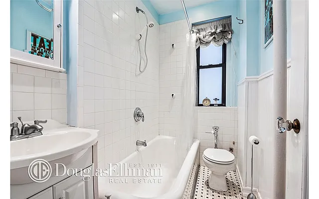 Sold by Douglas Elliman | media 14