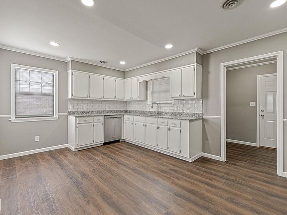 4th image of 1505 Normandy Ln