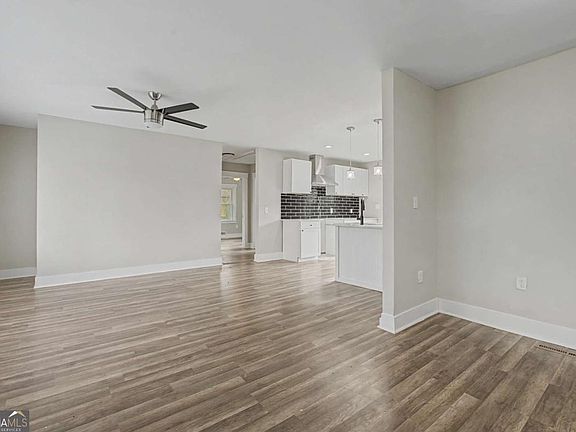 4th image of 2835 Laguna Dr