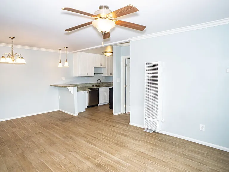 855 Emerald St #B — Photo 4