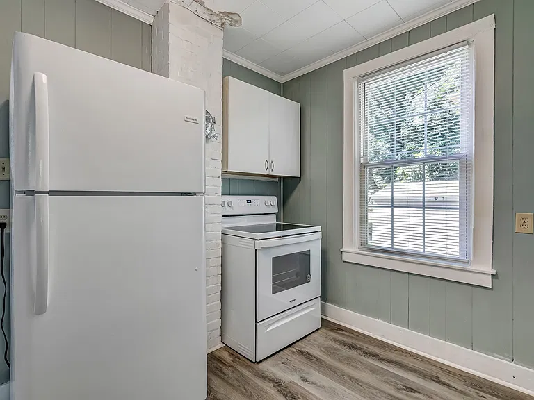 6225 Driftwood Ln — Photo 3
