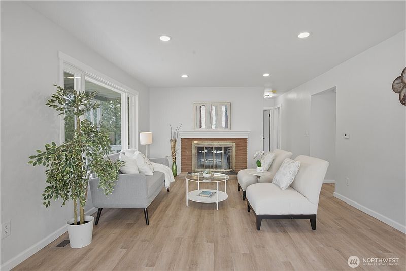 3rd image of 14419 8th Avenue S