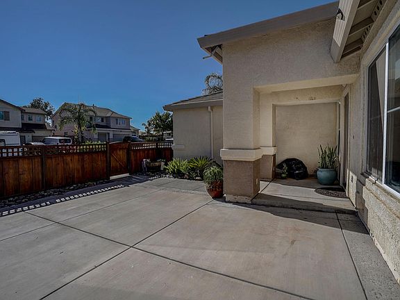 front courtyard with fencing