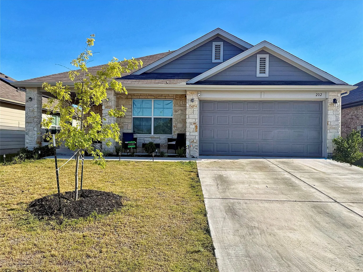 4 bed, 2.0 bath, 2060 sqft, $2,200 — Photo 1