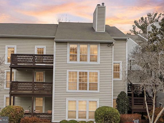 2nd image of 10024 Oakton Terrace Rd