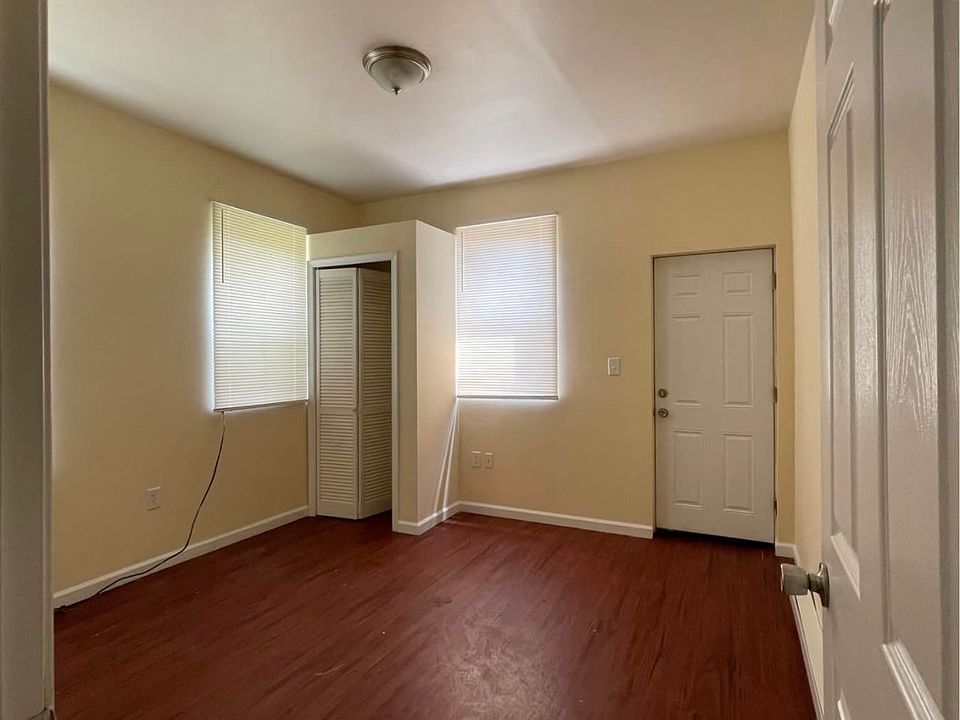 2nd image of 5424 Sansom St Floor 1