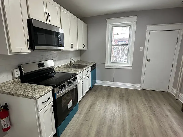 1345 S Taylor St — Photo 5